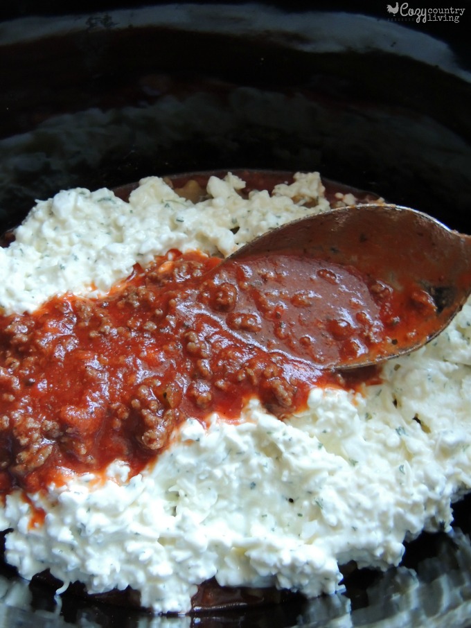 Cheese and Meat Sauce Layers Crockpot Lasagna