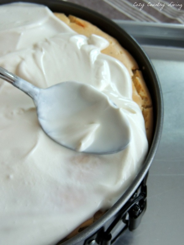 White Chocolate & Almond Amaretto Cheesecake Sour Cream Layer