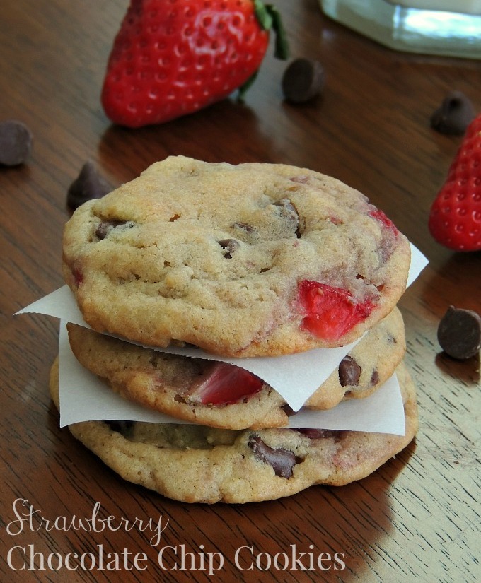 Sweet-Strawberry-Chocolate-Chip-Cookies