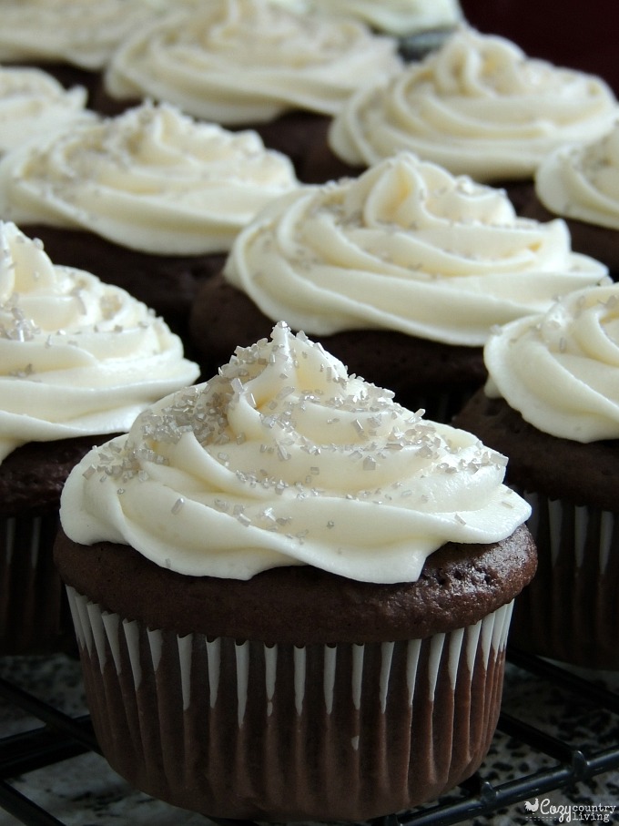 Buttercream Frosted Chocolate Cupcakes