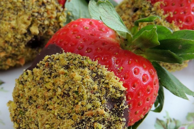 Chocolate & Pistachio Covered Strawberries for Valentine's Day