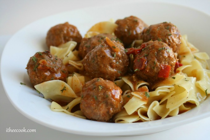 Slow Cooker Hungarian Meatball Goulash I Thee Cook