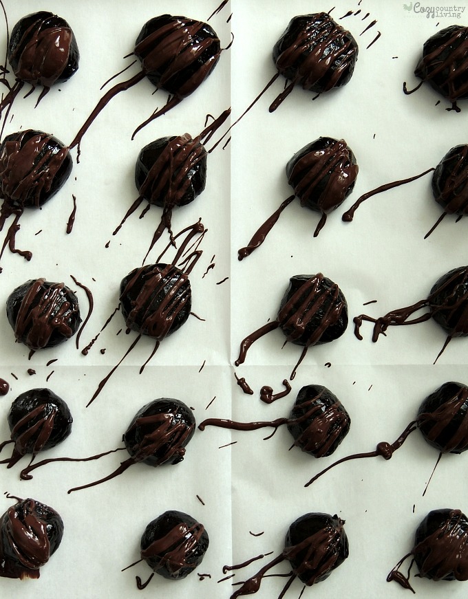 Drizzled Chocolate over Baileys Irish Cream Oreo Truffles