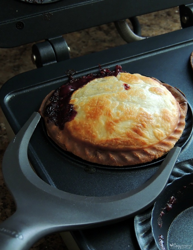 Freshly Baked Mini Mixed Berry Pies William-Sonoma Breville Pie Maker