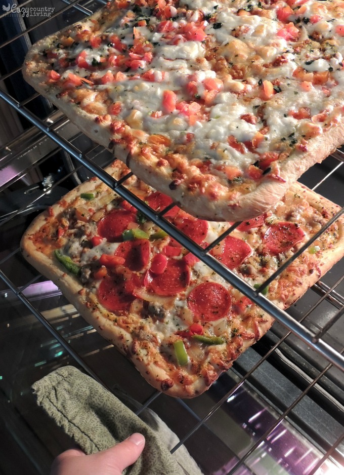 Baking DiGiorno Pizzeria!™ Thin Pizzas #YouBeTheJudge