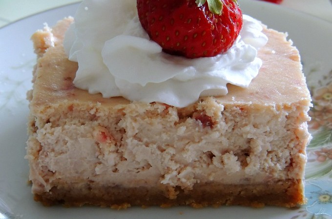 Easy Fresh Strawberry Cheesecake Bars for Dessert