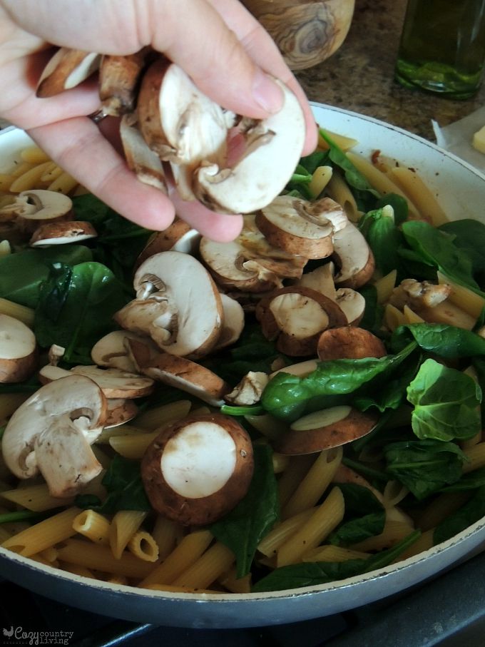 Adding Spinach & Mushrooms to Chicken Alfredo Pasta