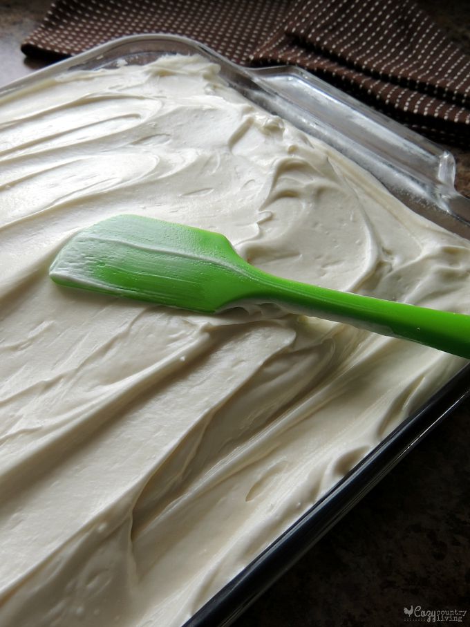 Homemade Cream Frosting for Spiced Banana Cake