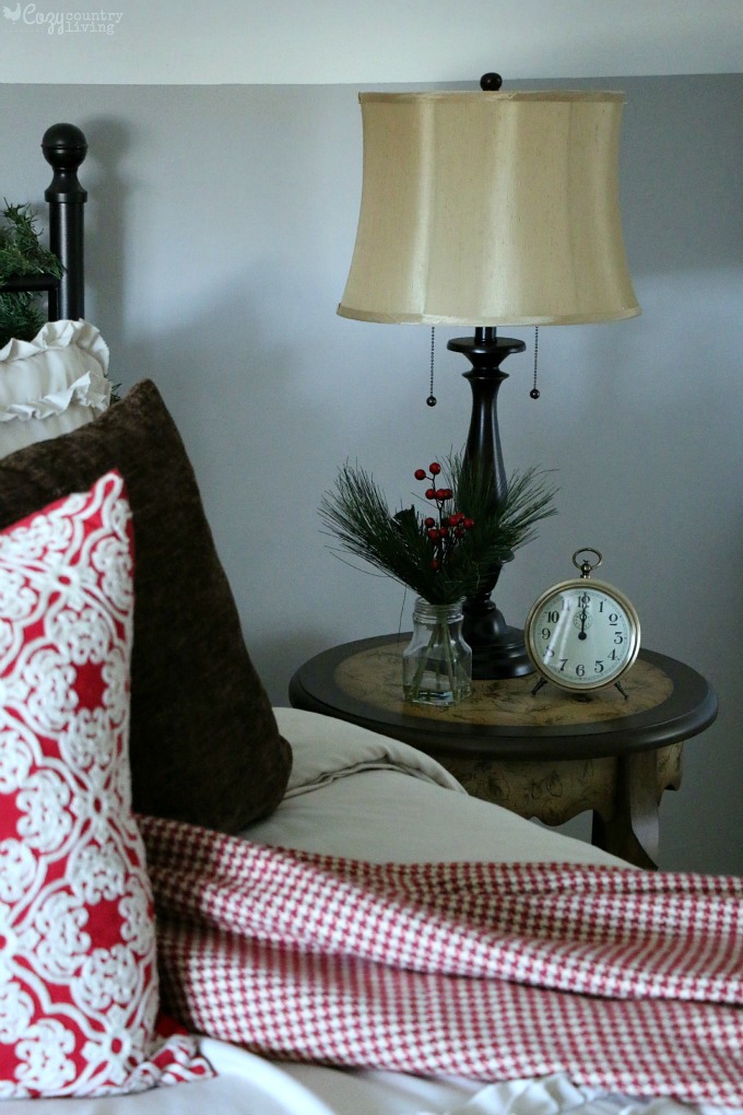 Beautiful Accent Table Guest Bedroom Christmas
