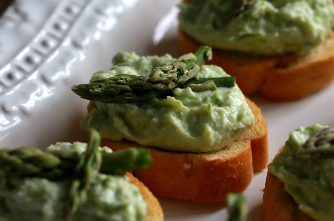 Ricotta, Parmesan & Asparagus Topped Crostini Appetizer paired with Gloria Ferrer Chardonnay
