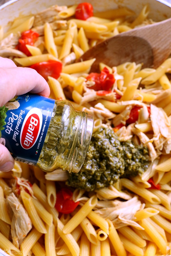 Adding Barilla Pesto Sauce to Pasta